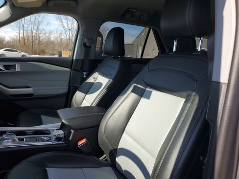 Certified 2023 Ford Explorer XLT w/ Equipment Group 202A image 15