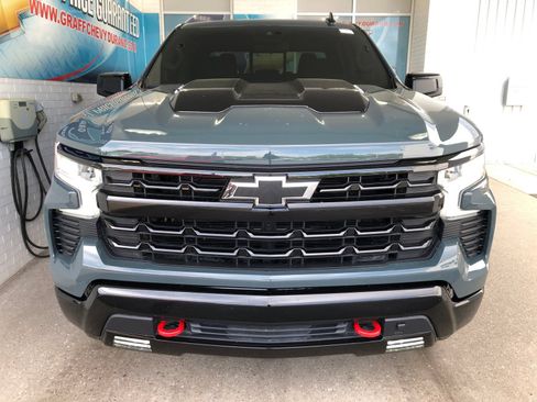 Used 2025 Chevrolet Silverado 1500 LT Trail Boss w/ Convenience Package II AWD/4WD image 2