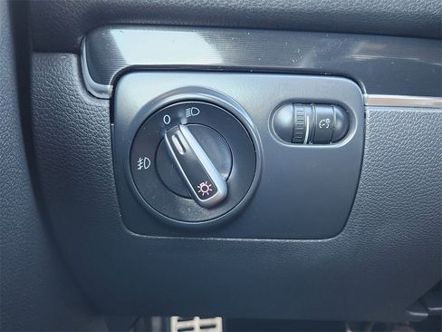 Used 2012 Volkswagen GTI 4-Door image 11