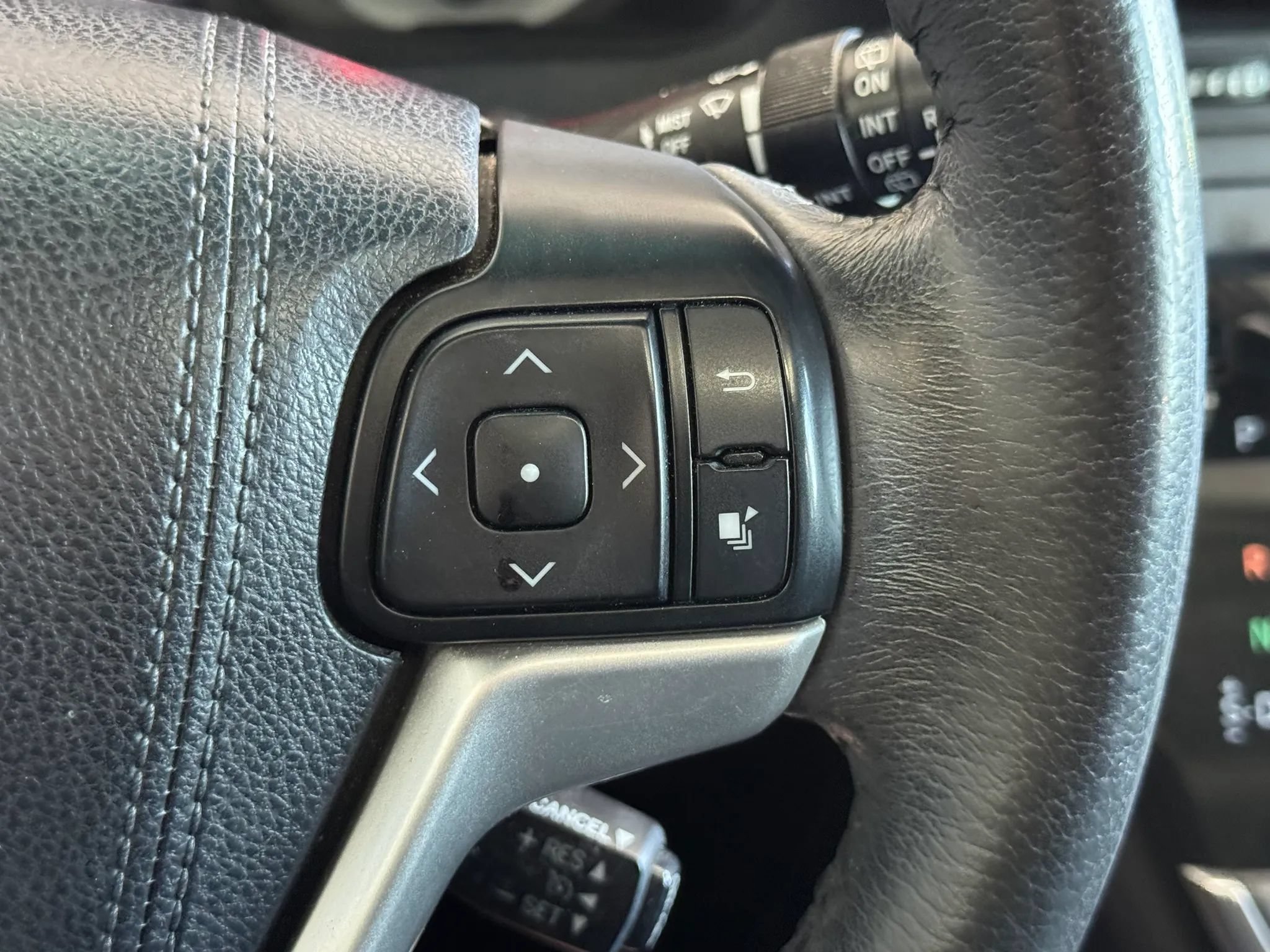 Used 2017 Toyota Sienna SE Premium FWD image 13