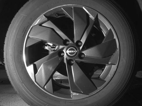 Used 2025 Nissan Rogue SV image 15