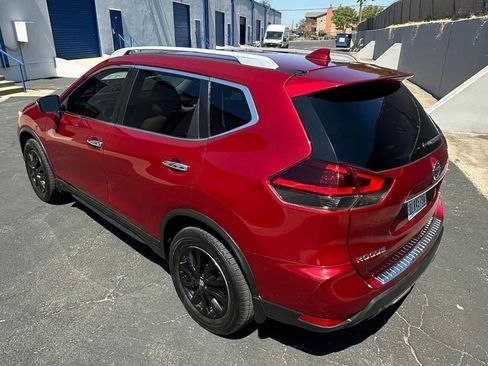 Used 2018 Nissan Rogue SV FWD image 8