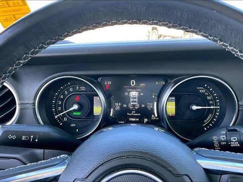 Used 2022 Jeep Wrangler Unlimited Sahara AWD/4WD image 13