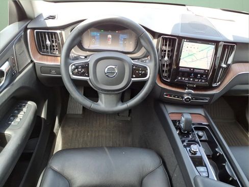 Used 2023 Volvo XC60 B5 Plus w/ Climate Package AWD/4WD image 18