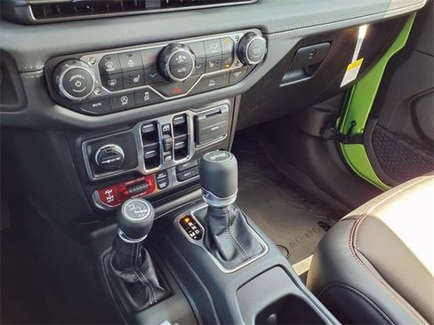 New 2025 Jeep Wrangler Unlimited Rubicon w/ Steel Bumper Group image 15