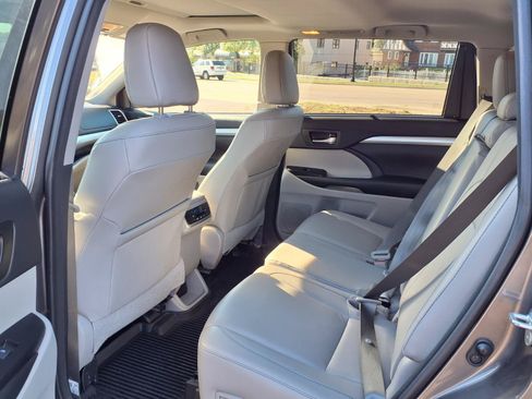 Certified 2018 Toyota Highlander XLE AWD/4WD image 22