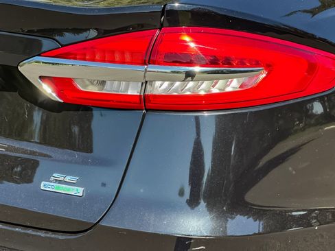 Used 2020 Ford Fusion SE FWD image 38