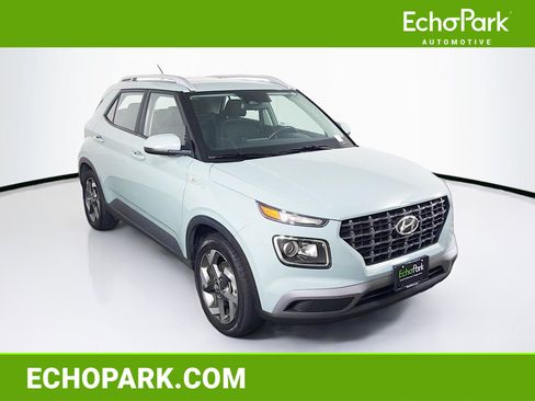 Used 2025 Hyundai Venue SEL FWD image 1