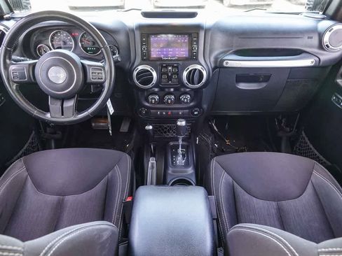 Used 2015 Jeep Wrangler Unlimited Rubicon w/ Max Tow Package AWD/4WD image 11