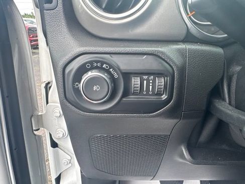 Used 2019 Jeep Wrangler Unlimited Sahara AWD/4WD image 20
