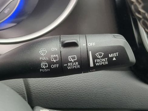 Used 2024 Chrysler Pacifica Touring-L image 24