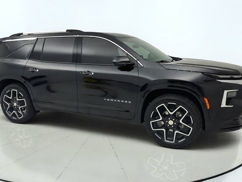 Certified 2025 Chevrolet Traverse High Country w/ LPO, Floor Liner Package AWD/4WD image 8