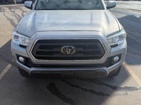Used 2021 Toyota Tacoma SR5 AWD/4WD image 4