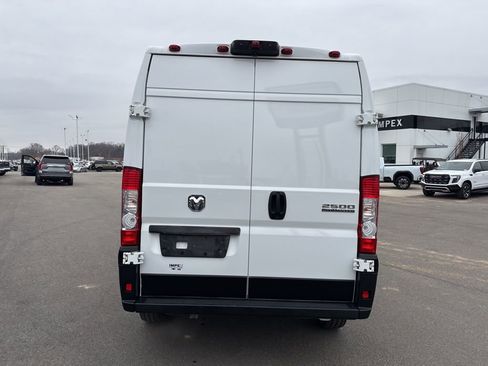 Used 2025 RAM ProMaster 2500 w/ Convenience Group image 4