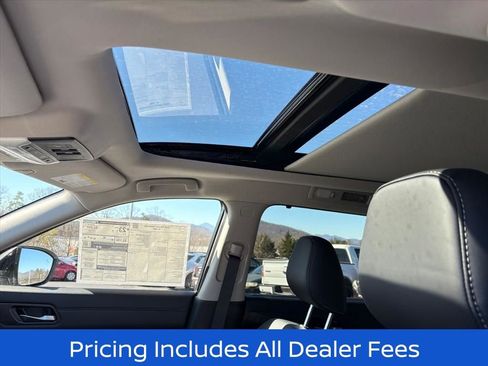 New 2026 Nissan Pathfinder SL w/ SL Premium Package AWD/4WD image 13