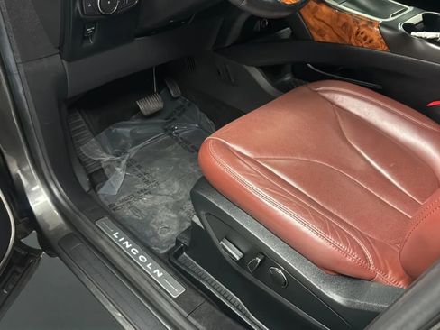 Used 2017 Lincoln MKX Reserve FWD image 25