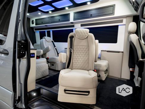 Used 2025 Mercedes-Benz Sprinter 3500 image 3
