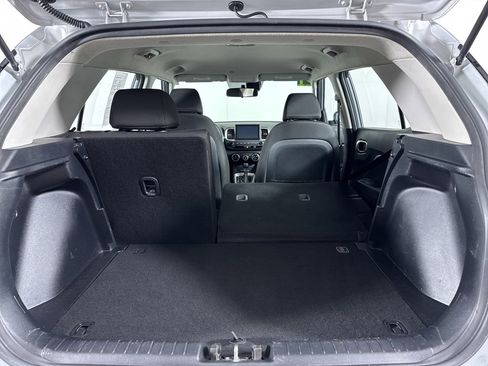 Used 2021 Hyundai Venue SE image 6