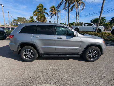 Used 2020 Jeep Grand Cherokee Laredo w/ Laredo X Package image 4