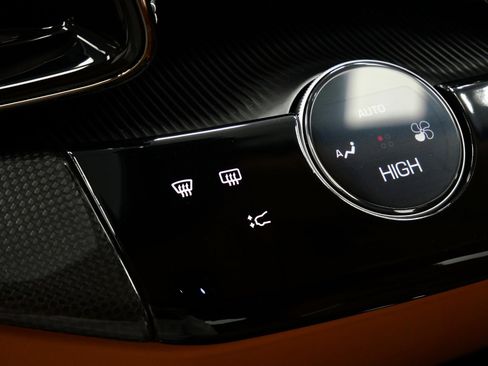 Used 2025 Ferrari Purosangue AWD/4WD image 38