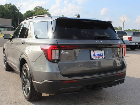Used 2025 Ford Explorer ST-Line w/ ST-Line Street Pack AWD/4WD image 10