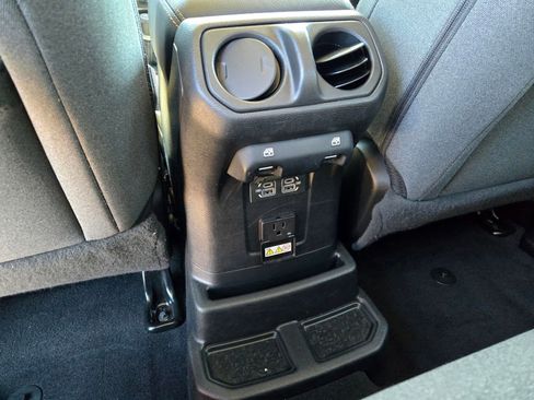 Used 2025 Jeep Wrangler Unlimited Sahara image 10