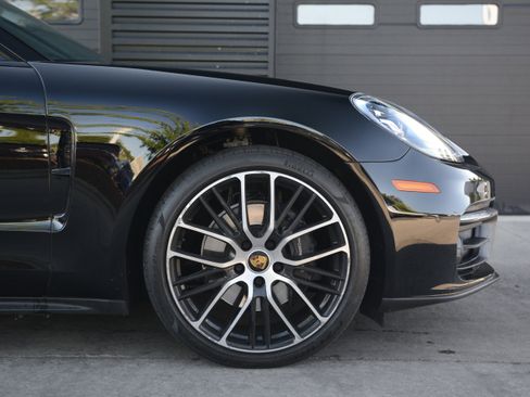 Certified 2023 Porsche Panamera image 11