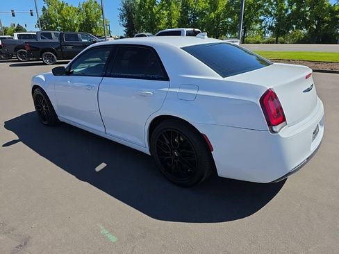 Used 2018 Chrysler 300 S RWD image 3