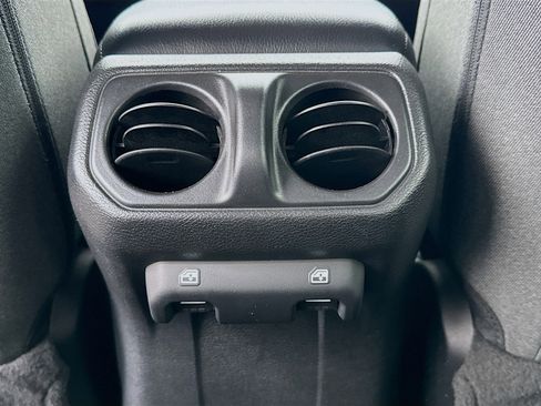 Used 2024 Jeep Wrangler Unlimited image 16