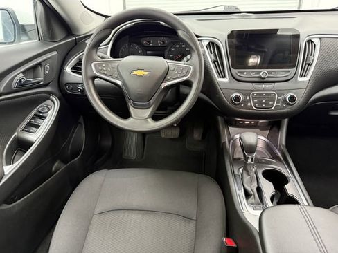 Used 2025 Chevrolet Malibu LT FWD image 32