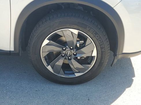 Used 2025 Nissan Rogue SV FWD image 11