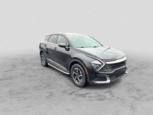 Used 2023 Kia Sportage LX image 2