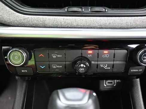 Used 2024 Jeep Compass Latitude AWD/4WD image 22