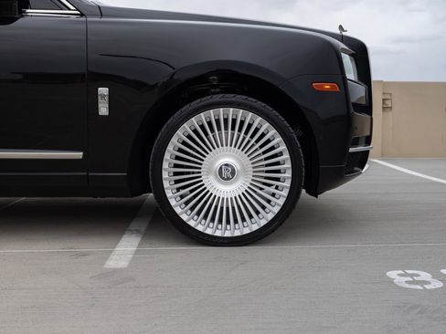 Used 2021 Rolls-Royce Cullinan image 23