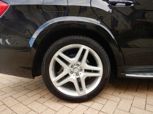 Used 2015 Mercedes-Benz GL 550 4MATIC image 27