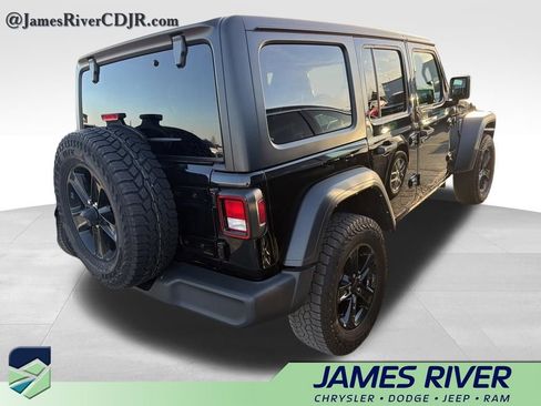 Used 2022 Jeep Wrangler Unlimited Sport image 25