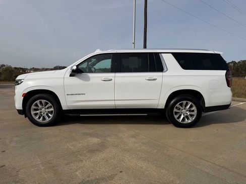 Used 2023 Chevrolet Suburban Premier image 2
