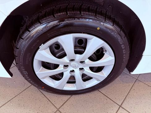 Used 2022 Toyota Corolla LE image 14