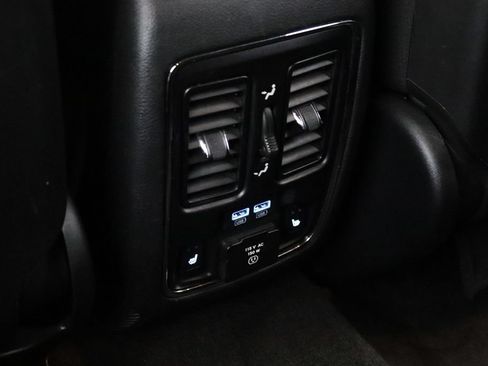 Used 2018 Jeep Grand Cherokee Limited AWD/4WD image 10