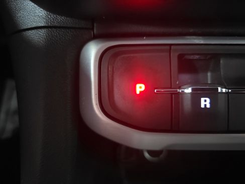 Used 2023 GMC Acadia SLE w/ Driver Convenience Package image 21