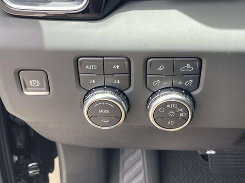 Used 2025 GMC Sierra 1500 Denali AWD/4WD image 19