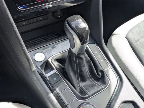 Used 2025 Volkswagen Taos SE image 17