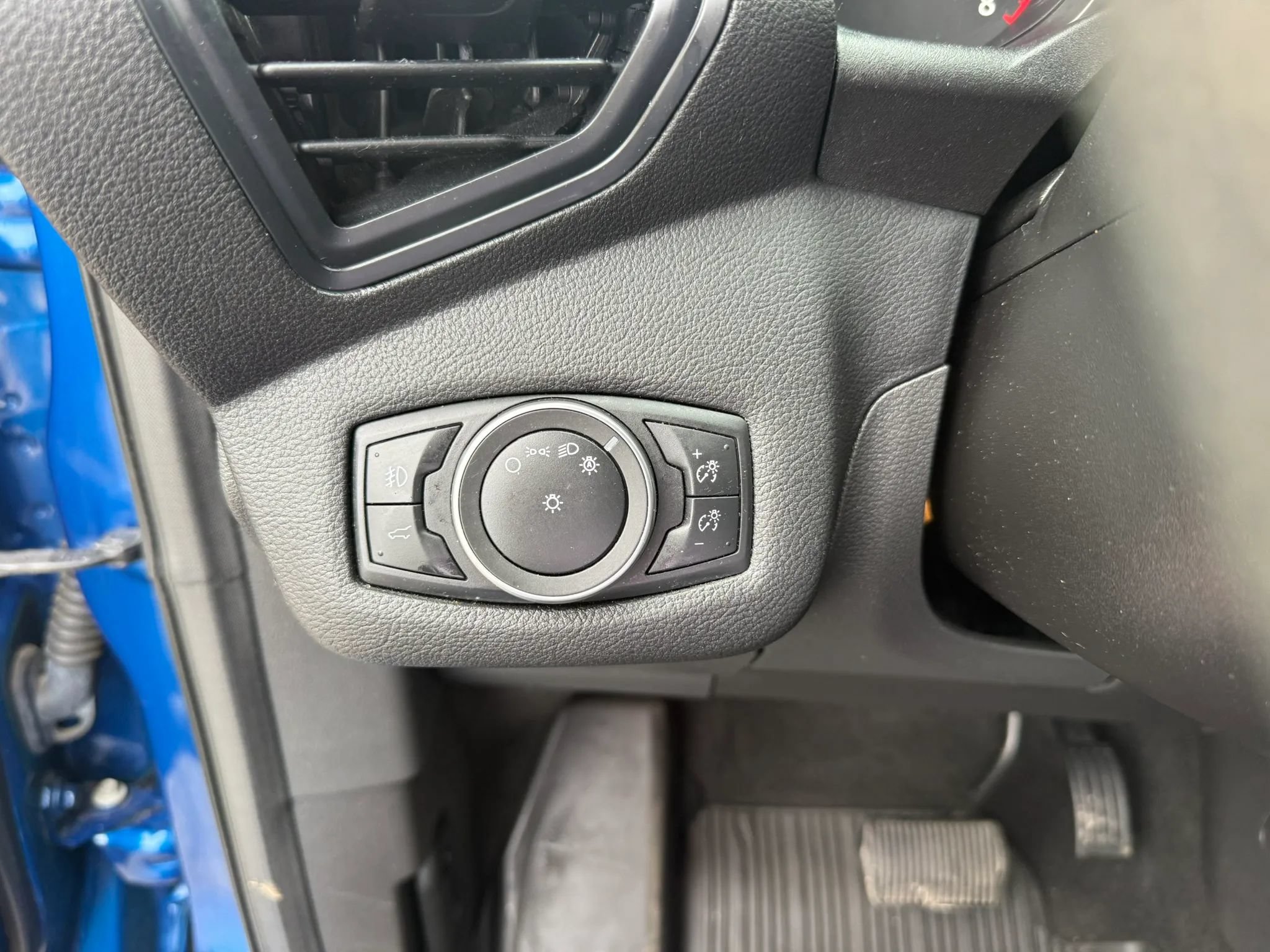 Used 2019 Ford Escape SE FWD image 21