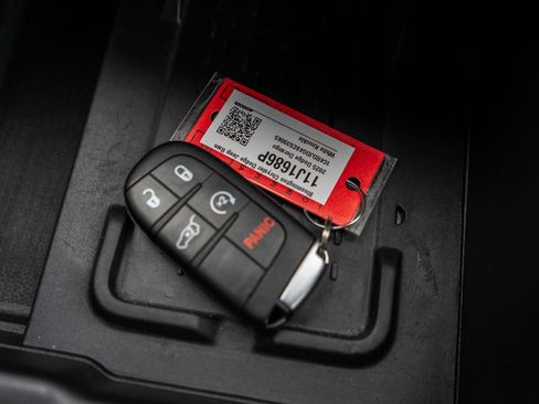 Used 2025 Dodge Durango GT image 30