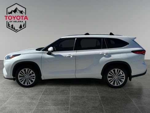 Used 2023 Toyota Highlander Platinum AWD/4WD image 2