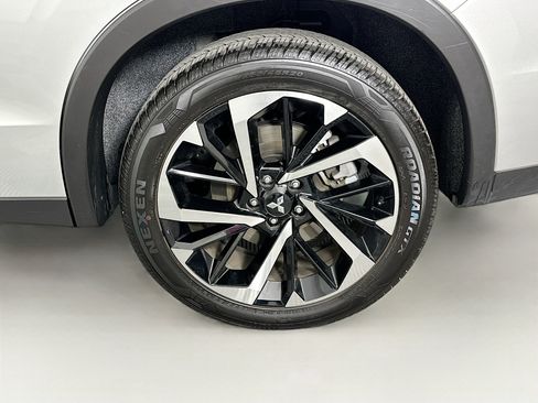 Used 2024 Mitsubishi Outlander SE Black Edition image 11