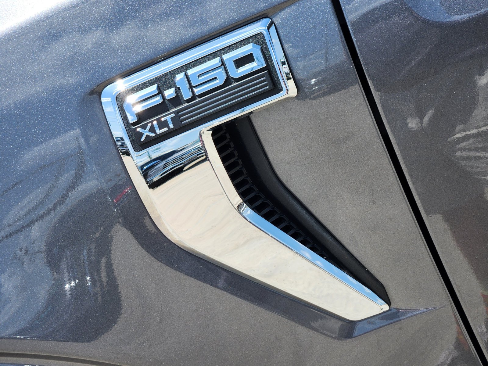 Used 2022 Ford F150 XLT w/ Equipment Group 302A High AWD/4WD image 9
