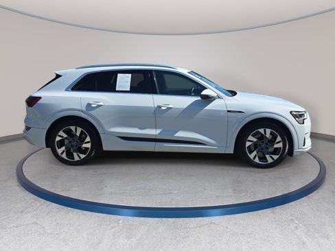 Used 2021 Audi e-tron Premium w/ Towing Package AWD/4WD image 4