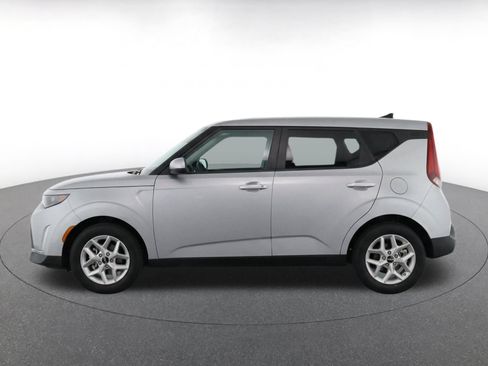 Used 2025 Kia Soul LX w/ LX Technology Package FWD image 10