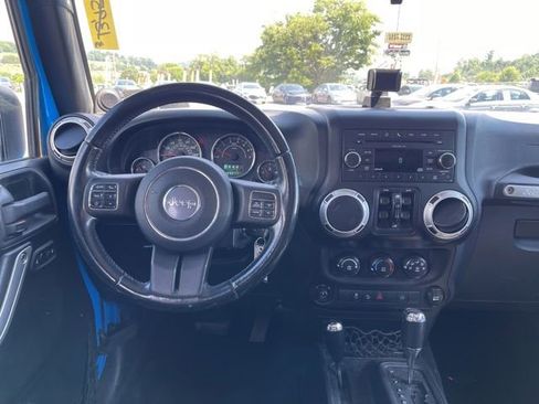 Used 2011 Jeep Wrangler Unlimited Sahara w/ Dual Top Group AWD/4WD image 12